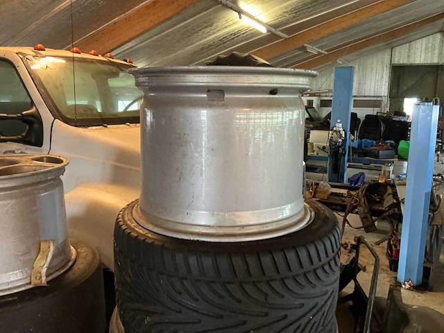 Stealth b6 – gt2 raceauto – 6.0l ford/panoz v8 – 680 pk – 950 kg – hewland 6-speed - afbeelding 39 van  47