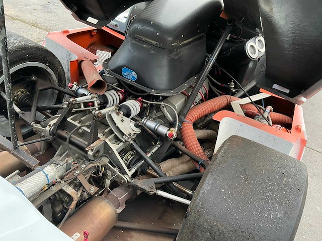 Stealth b6 – gt2 raceauto – 6.0l ford/panoz v8 – 680 pk – 950 kg – hewland 6-speed - afbeelding 33 van  47