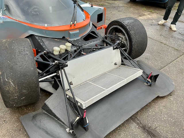 Stealth b6 – gt2 raceauto – 6.0l ford/panoz v8 – 680 pk – 950 kg – hewland 6-speed - afbeelding 37 van  47