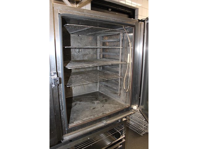 Steamer convotherm osp met rvs onderstel met diverse gastronorm bakken. - afbeelding 5 van  5