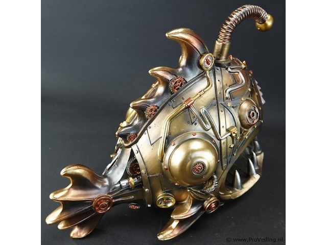 Steampunk-sculptuur van een lantaarnvis - afbeelding 3 van  5