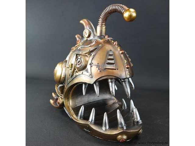 Steampunk-sculptuur van een lantaarnvis - afbeelding 4 van  5