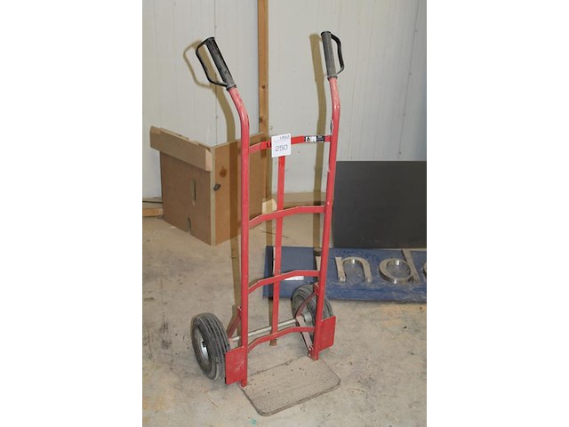 Steekwagen met luchtbanden en maximale belasting 150 kg. - afbeelding 2 van  2