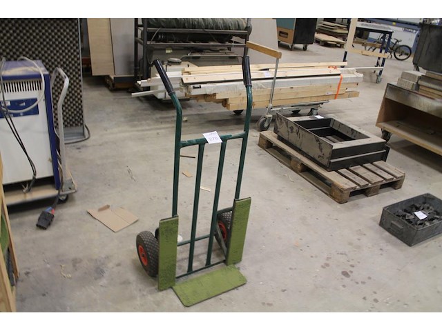 Steekwagen met luchtbanden. - afbeelding 1 van  2