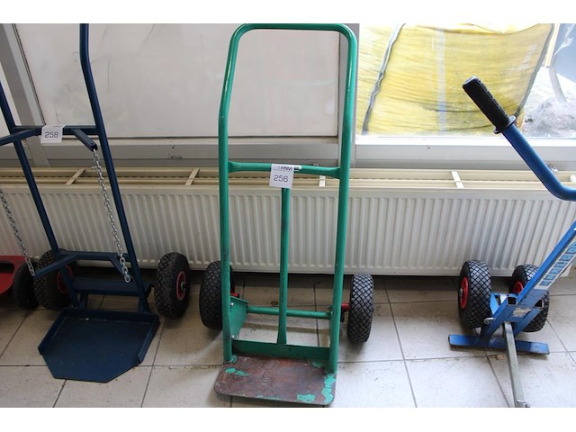 Steekwagen met luchtbanden. - afbeelding 1 van  2