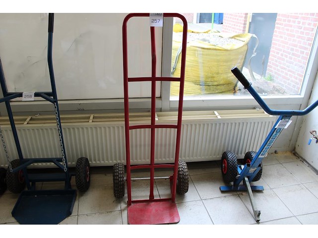 Steekwagen met luchtbanden. - afbeelding 1 van  2