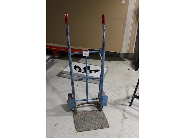 Steekwagen met massieve banden. - afbeelding 2 van  2