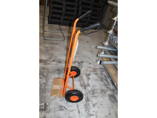 Steekwagen op luchtbanden banden black & decker. - afbeelding 2 van  2