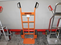 Steekwagen op luchtbanden banden black & decker. - afbeelding 1 van  2