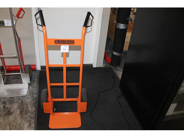Steekwagen op luchtbanden banden black & decker. - afbeelding 1 van  2