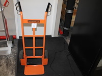 Steekwagen op luchtbanden banden black & decker. - afbeelding 1 van  2