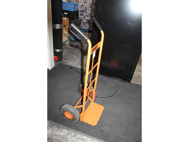 Steekwagen op luchtbanden banden black & decker. - afbeelding 2 van  2