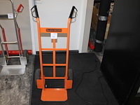 Steekwagen op luchtbanden banden black & decker. - afbeelding 1 van  2