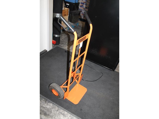 Steekwagen op luchtbanden banden black & decker. - afbeelding 2 van  2