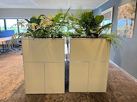 Steelcase - 2x stalen kast met kunstplanten - grijs - afbeelding 3 van  10