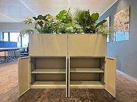 Steelcase - 2x stalen kast met kunstplanten - grijs - afbeelding 1 van  2