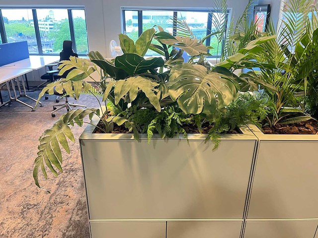 Steelcase - 2x stalen kast met kunstplanten - grijs - afbeelding 7 van  10