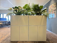 Steelcase - 2x stalen kast met kunstplanten - grijs - afbeelding 1 van  10