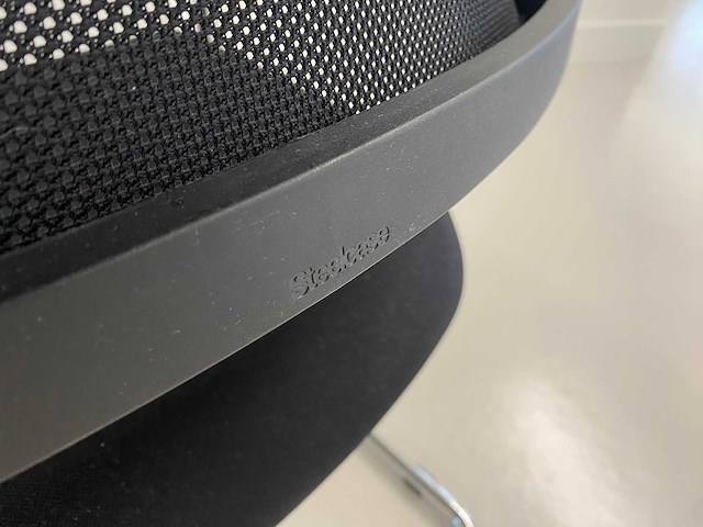 Steelcase - 8 persoons conferentie set 320x140 + vloerkleed - afbeelding 17 van  25