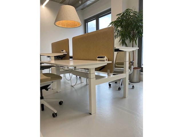 Steelcase - complete elektrische zit-sta werkplek 140x80 beige - afbeelding 3 van  39