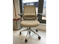 Steelcase - complete elektrische zit-sta werkplek 140x80 beige - afbeelding 7 van  39