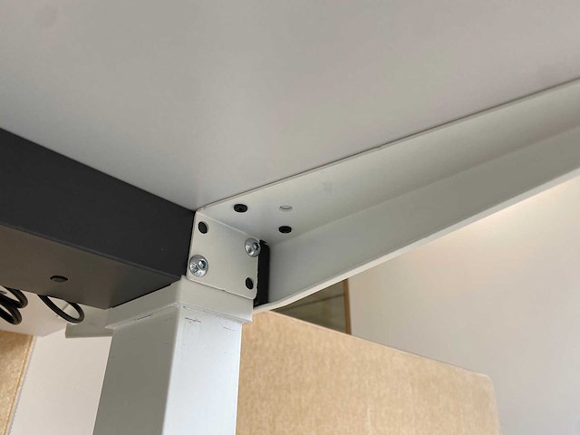 Steelcase - complete elektrische zit-sta werkplek 140x80 beige - afbeelding 30 van  39