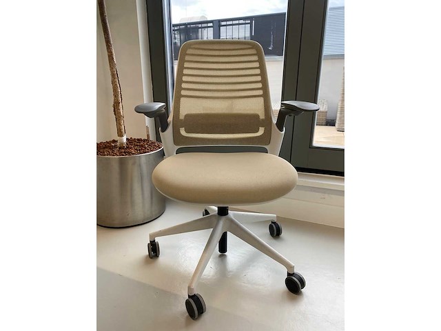 Steelcase - complete elektrische zit-sta werkplek 140x80 beige - afbeelding 7 van  39