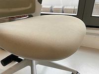 Steelcase - complete elektrische zit-sta werkplek 140x80 beige - afbeelding 14 van  39