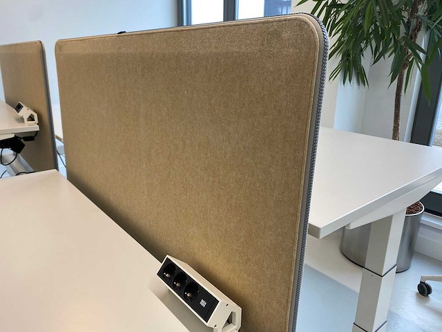 Steelcase - complete elektrische zit-sta werkplek 140x80 beige - afbeelding 20 van  39