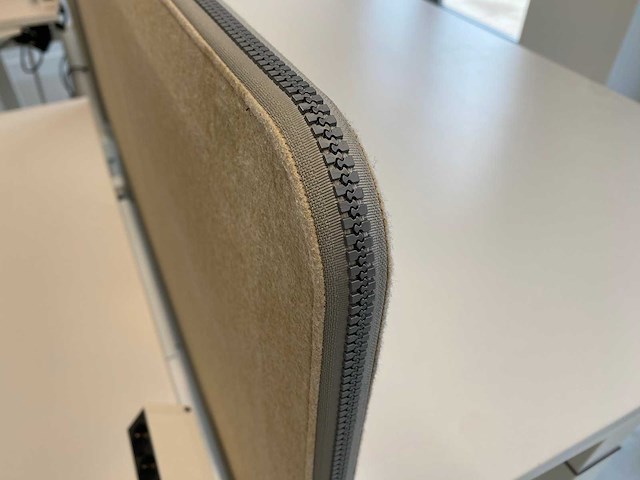 Steelcase - complete elektrische zit-sta werkplek 140x80 beige - afbeelding 22 van  39