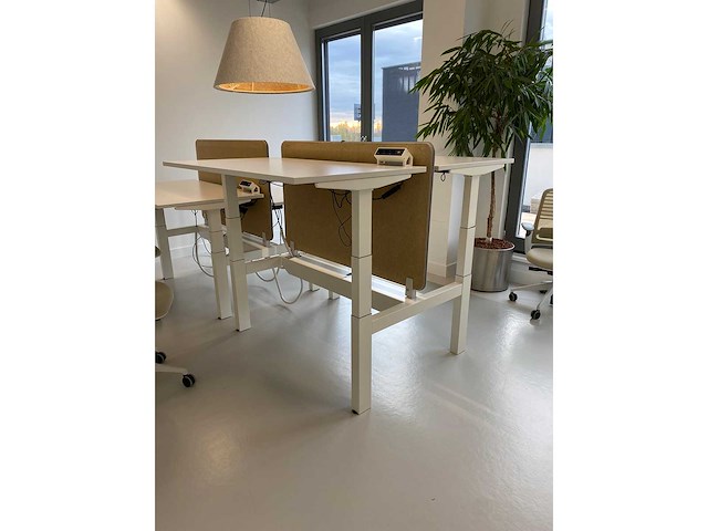 Steelcase - complete elektrische zit-sta werkplek 140x80 beige - afbeelding 27 van  39