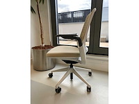 Steelcase - complete elektrische zit-sta werkplek 140x80 beige - afbeelding 8 van  39