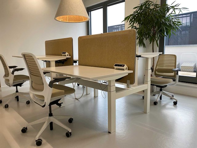 Steelcase - complete elektrische zit-sta werkplek 140x80 beige - afbeelding 35 van  39