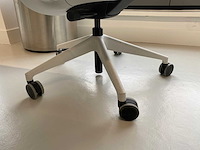 Steelcase - complete elektrische zit-sta werkplek 140x80 beige - afbeelding 15 van  39