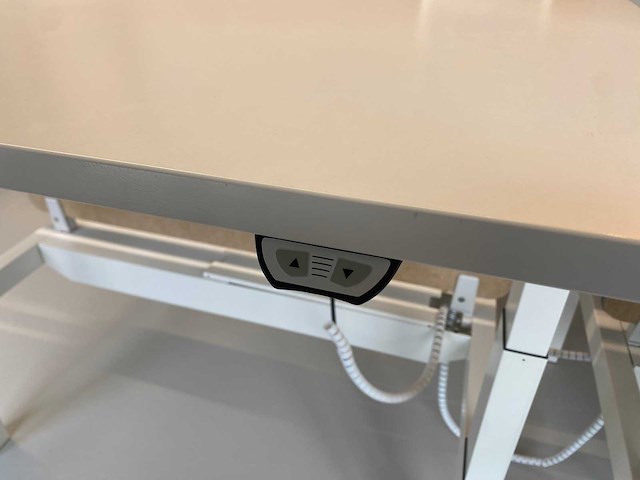 Steelcase - complete elektrische zit-sta werkplek 140x80 beige - afbeelding 28 van  39