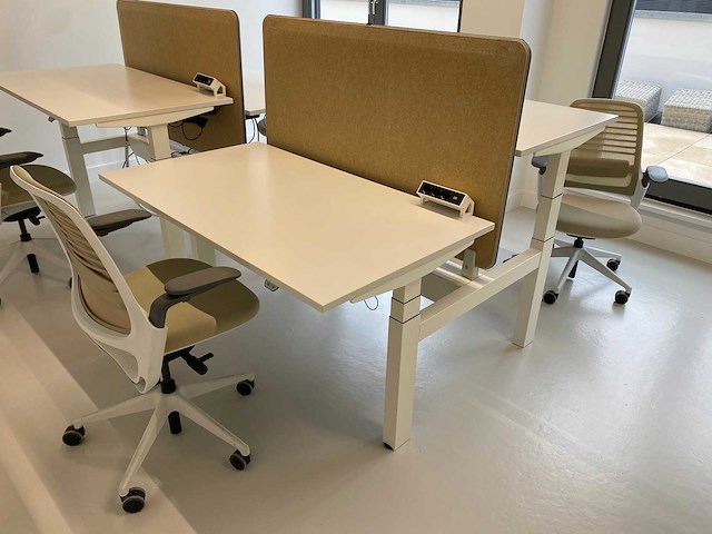 Steelcase - complete elektrische zit-sta werkplek 140x80 beige - afbeelding 36 van  39