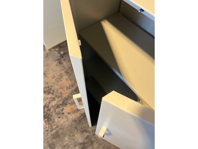 Steelcase - stalen kast - afbeelding 10 van  10