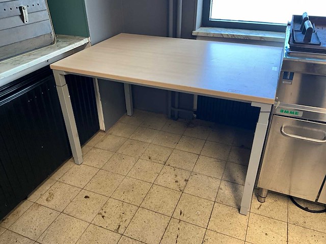 Steelcase kantinetafel (2x) - afbeelding 1 van  7