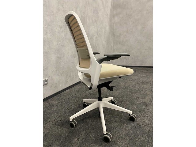 Steelcase series 1 - ergonomische bureaustoel - afbeelding 2 van  16