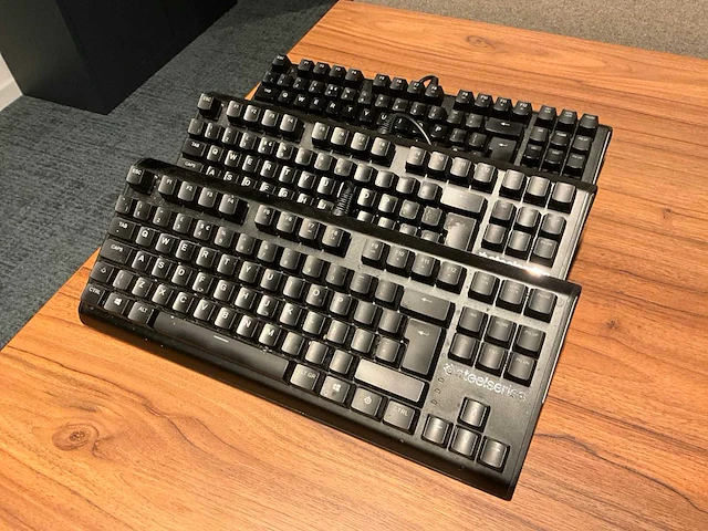 Steelseries apex m750 tkl gaming toetsenbord (3x) - afbeelding 1 van  4
