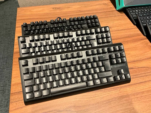 Steelseries apex m750 tkl gaming toetsenbord (3x) - afbeelding 2 van  4
