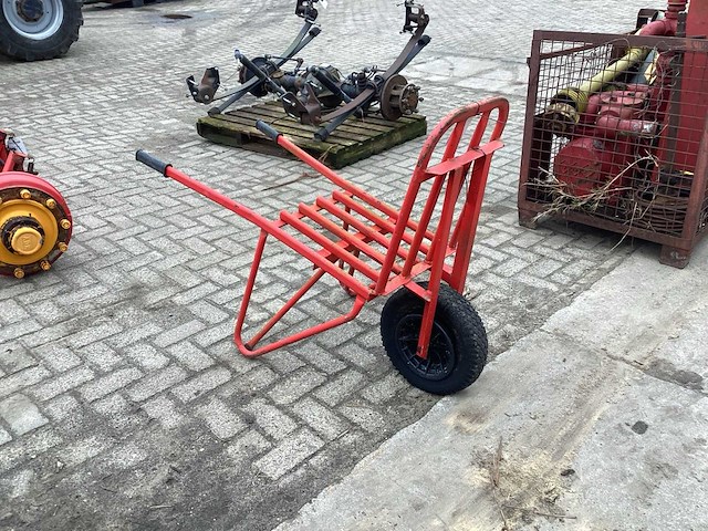 Steen bok kruiwagen - afbeelding 2 van  2