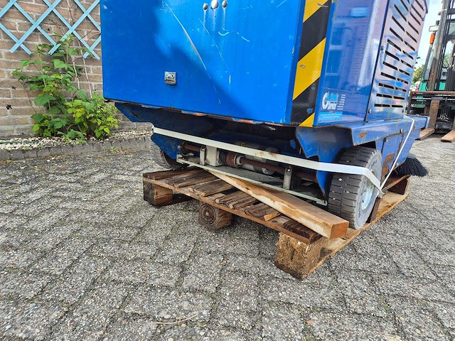 Steenks service zelfrijdende veegmachine - afbeelding 6 van  9