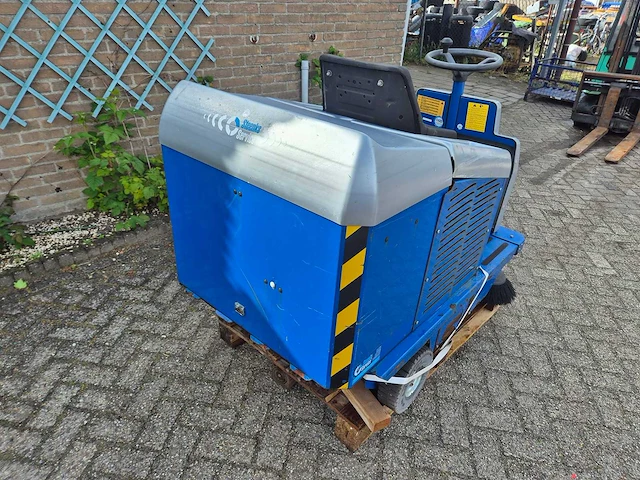 Steenks service zelfrijdende veegmachine - afbeelding 5 van  9