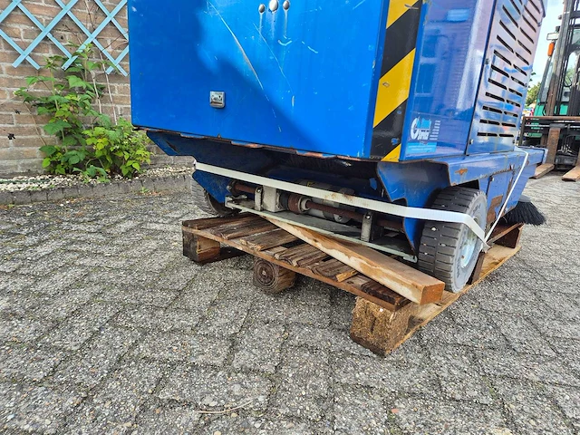 Steenks service zelfrijdende veegmachine - afbeelding 6 van  9
