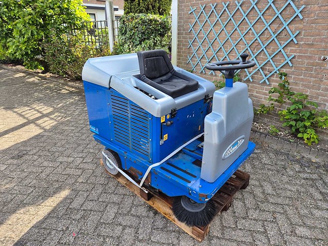 Steenks service zelfrijdende veegmachine - afbeelding 1 van  8