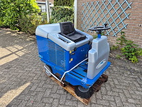 Steenks service zelfrijdende veegmachine - afbeelding 1 van  8