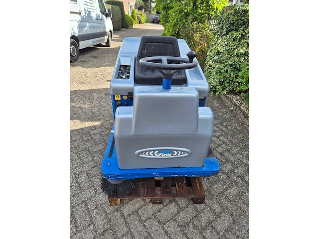 Steenks service zelfrijdende veegmachine - afbeelding 4 van  8
