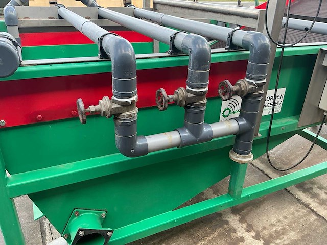 Steenvoorden machines industriële was-/spoelinstallatie met watervat en elektrische lier - afbeelding 16 van  48