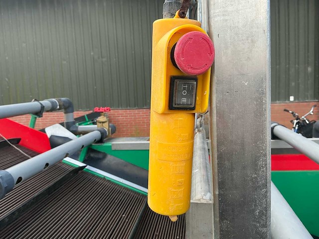 Steenvoorden machines industriële was-/spoelinstallatie met watervat en elektrische lier - afbeelding 32 van  44